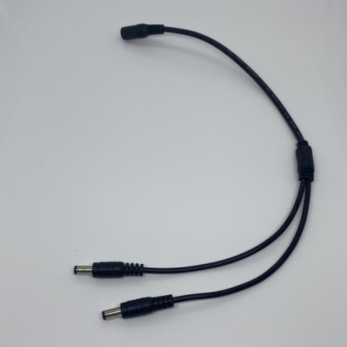 Multifordeler til akvarielys - hold to enheder kørende med én strømkilde. Fås på tildinfisk.dk med hurtig levering.