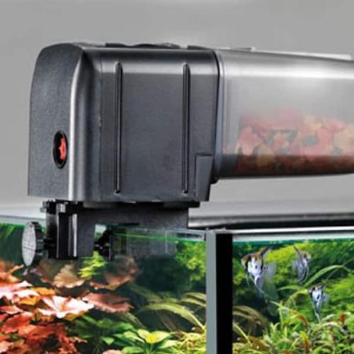 Automatisk foderdispenser - Nem fodring af akvariefisk. Fås på tildinfisk.dk med hurtig levering.