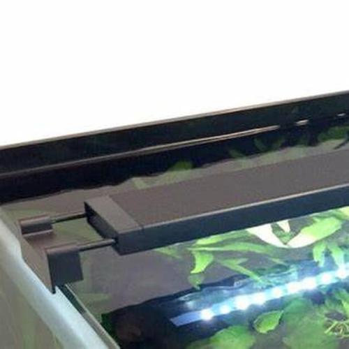 LED-akvariebelysning - energieffektiv og klart lys til dit akvarium. Hurtig levering fra tildinfisk.dk.