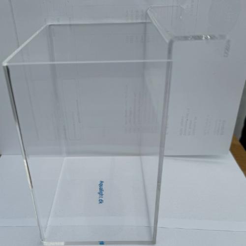 Gennemsigtigt akvariefangstkar til nem og sikker indfangning af fisk, ideelt til brug i hjemmeakvarier.