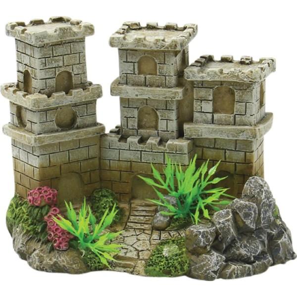 Akvariedekoration i form af et middelalderslot med kunstige planter, perfekt til at skabe et unikt miljø i dit akvarium fra tildinfisk.dk.