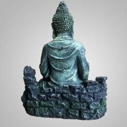 Buddha figur i harpiks med realistisk overflade og patina.