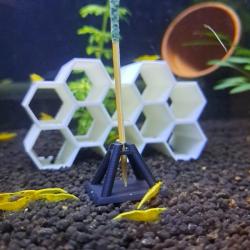 Rejer spiser godbid fra lodret foderpind