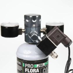 JBL ProFlora CO2 Advanced Set U monteret på ferskvandsakvarium